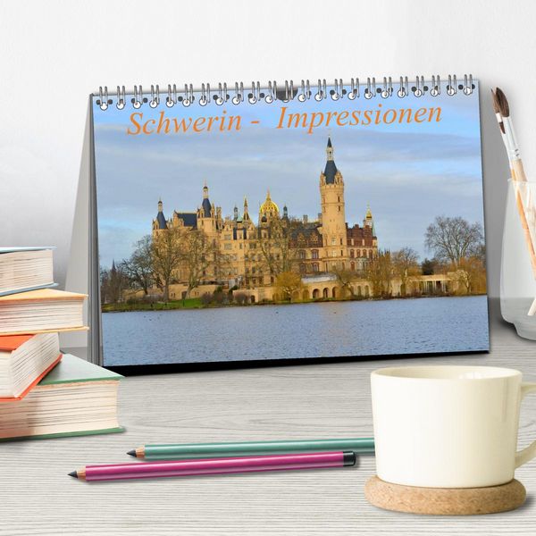 Produktbild: Schwerin - Impressionen (Tischkalender 2026 DIN A5 quer), CALVENDO Monatskalender