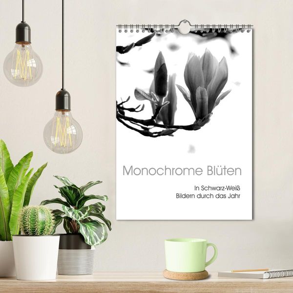 Produktbild: Monochrome Bl&uuml;ten - In Schwarz-Wei&szlig; Bildern durch das Jahr (Wandkalender 2026 DIN A4 hoch), CALVENDO Monatskalender