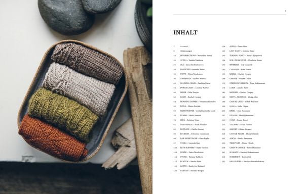 Produktbild: 52 Wochen Socken stricken. Die sch&ouml;nsten Stricksocken internationaler Designerinnen des Laine Magazines
