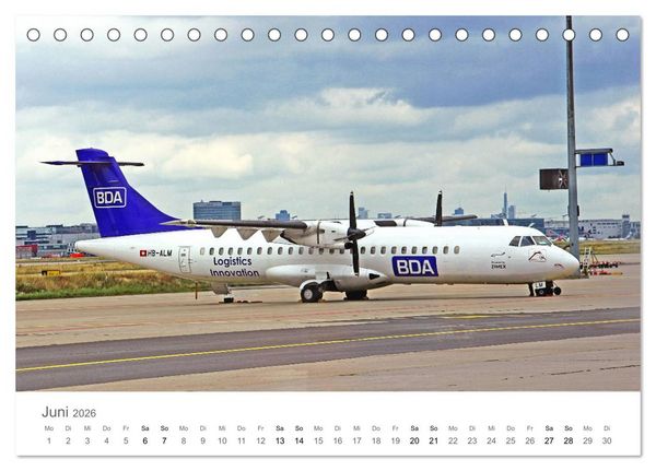 Produktbild: Gro&szlig;e und kleine Flieger am Flughafen (Tischkalender 2026 DIN A5 quer), CALVENDO Monatskalender