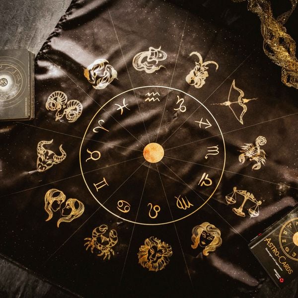 Produktbild: Astro-Cards - Luxury Edition - Box u. Karten mit Goldpr&auml;gung/Goldschnitt, limitierte u. nummerierte Ausgabe
