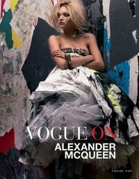 Produktbild: Vogue on: Alexander McQueen