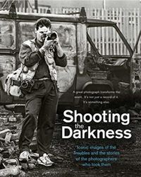Bild vom Artikel Shooting the Darkness vom Autor Tom Burke