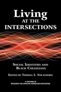 Produktbild: Living at the Intersections