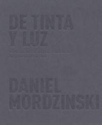 Produktbild: Daniel Mordzinski, De tinta y luz : una mirada al alma de las letras hispanoamericanas
