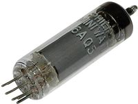 Bild vom Artikel EL 90 = 6 AQ 5 Elektronenröhre  Endpentode 250 V 45 mA Polzahl (num): 7 Sockel: B7G Inhalt 1 St. vom Autor 