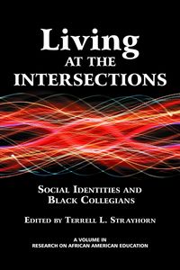Produktbild: Living at the Intersections