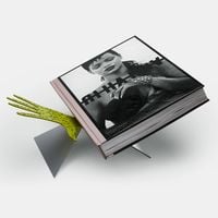 Produktbild: The Rihanna Book: Limited Edition (Fenty X Phaidon) Featuring a Tattooed Hand Stand