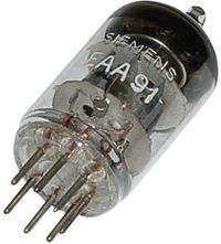 Bild vom Artikel EAA/EB 91 = 6 AL 5 Elektronenröhre  Doppeldiode 420 V 9 mA Polzahl (num): 7 Sockel: Miniatur Inhalt 1 St. vom Autor 