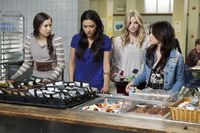 Pretty Little Liars - Die komplette 2. Staffel  [6 DVDs]