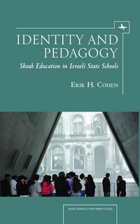 Produktbild: Identity and Pedagogy