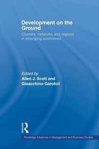 Produktbild: Development on the Ground