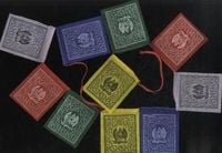 Produktbild: Mini-Gebetsfahne 'Tara' in den Farben der f&uuml;nf Elemente: Feuer, Erde, Wasser, Luft und Raum. Die Gebetsfahne besteht aus 10 miteinander verbundenen Einzelfahnen.