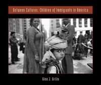 Produktbild: Between Cultures