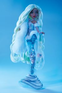 MGA 585428EUC - Mermaze Mermaidz Winter Waves, GWEN, Meerjungfrauen-Puppe,  Flosse mit Farbwechsel, Schwanz mit Glitzerfüllung und Accessoires' kaufen  - Spielwaren