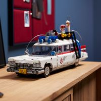 LEGO Icons 10274 Ghostbusters ECTO-1 Auto Set für Erwachsene, Modellauto