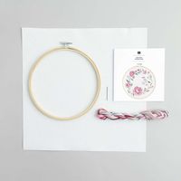 Produktbild: Stickpackung Gez&auml;hlter Kreuzstich, Kranz aus Rosen, &Oslash;20cm