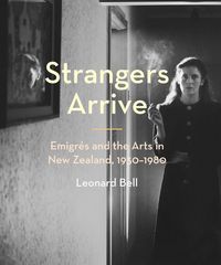 Produktbild: Strangers Arrive