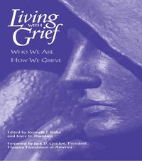 Produktbild: Living With Grief