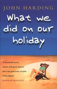Bild vom Artikel What We Did On Our Holiday vom Autor John Harding