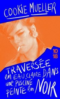 Produktbild: Travers&eacute;e en eau claire dans une piscine peinte en noir