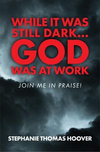 Produktbild: While It Was Still Dark...God Was at Work