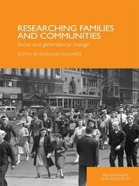 Produktbild: Researching Families and Communities