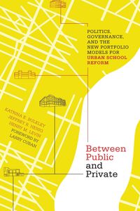 Produktbild: Between Public and Private
