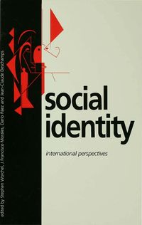 Produktbild: Social Identity