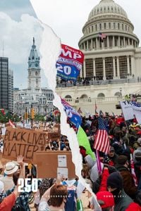 Produktbild: 250: America at a Crossroads