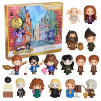 Produktbild: Harry Potter Weihnachten in der Winkelgasse Adventskalender 2025 mit 24 Überraschungen, 15 Figuren und 9 Zubehörteile