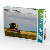 Produktbild: CALVENDO Puzzle M&auml;hdrecher auf einem Stoppelfeld | 1000 Teile Lege-Gr&ouml;&szlig;e 64x48cm Foto-Puzzle f&uuml;r gl&uuml;ckliche Stunden