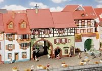Produktbild: Faller 130499 H0 Stadthaus mit Tor