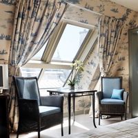 Produktbild: Night at a Parisian hotel