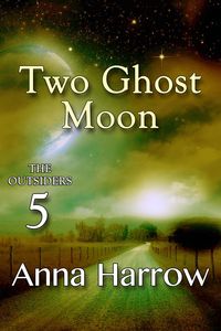 Produktbild: Two Ghost Moon (The Outsiders, #5)