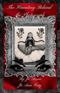 Produktbild: The Haunting Behind the Photograph