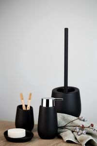 WC-Garnitur Badi Schwarz Keramik, mit Silikon-Bürstenkopf online bestellen | Bad-Accessoires Sets