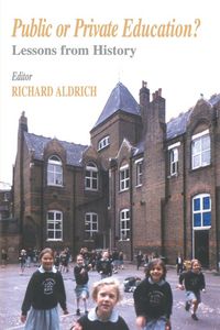 Produktbild: Public or Private Education?