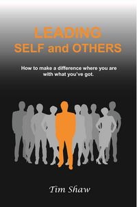 Produktbild: Leading Self and Others